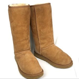 UGGs classic tall boots size 8 chestnut